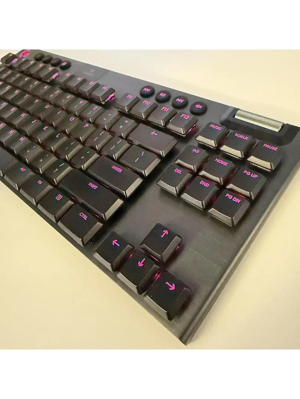 Logitech G915 TKL Tenkeyless Lightspeed Wireless Mechanical Gaming Keyboard RGB